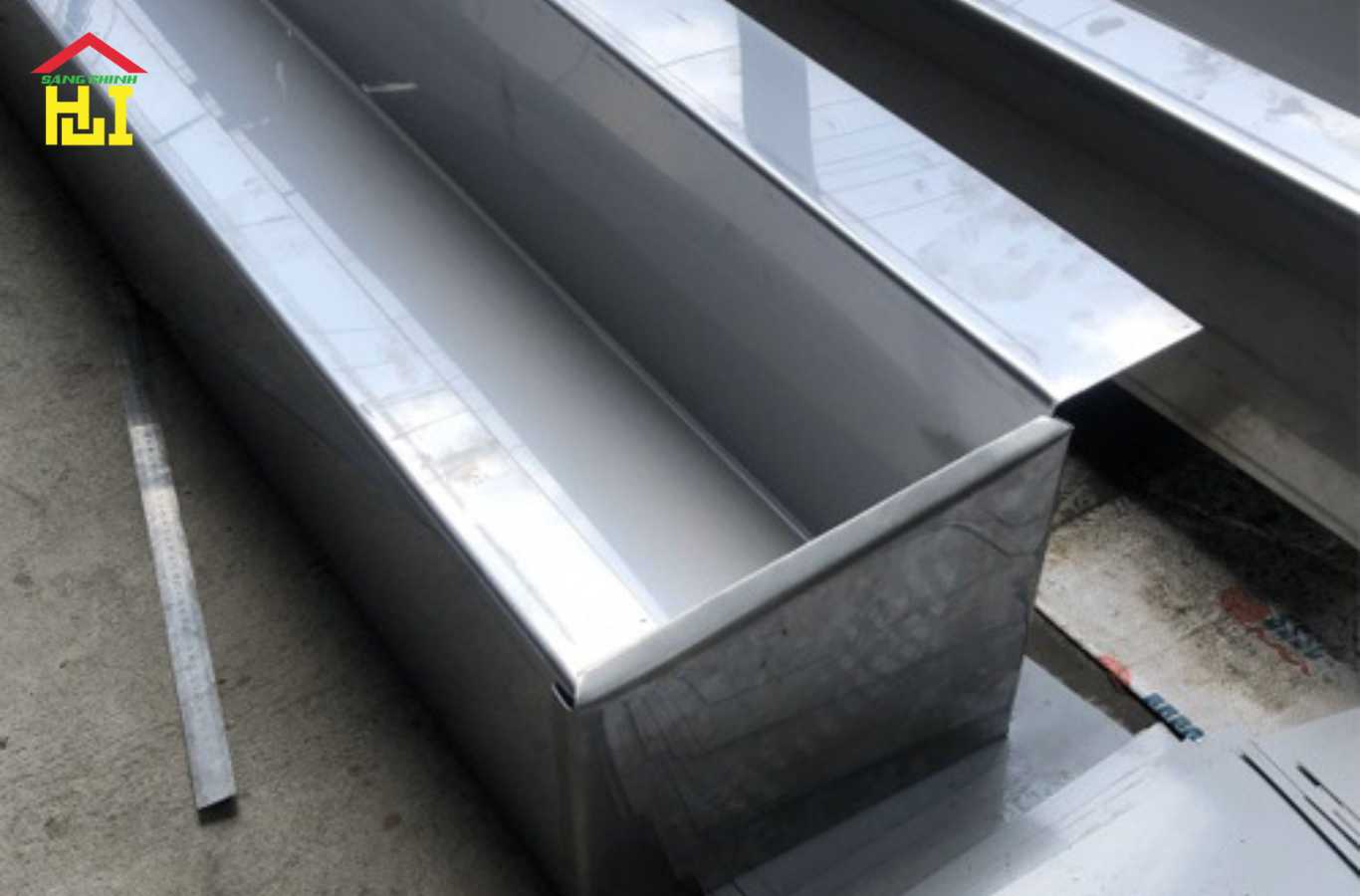 Mỗi bộ phận của máng xối inox 304 đảm nhận một chức năng riêng biệt