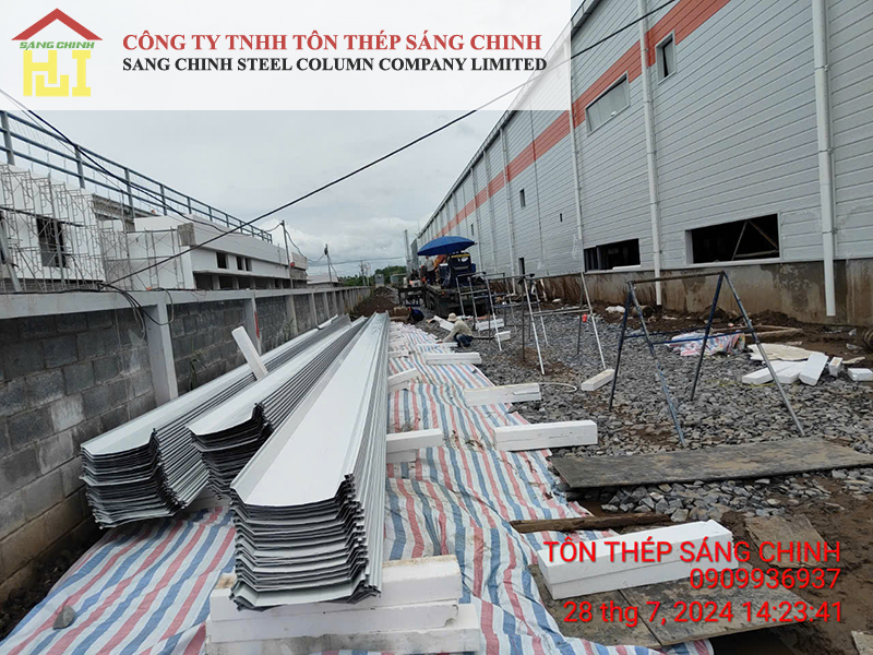 Hình ảnh vẩn chuyên tôn seamlock tại công trình