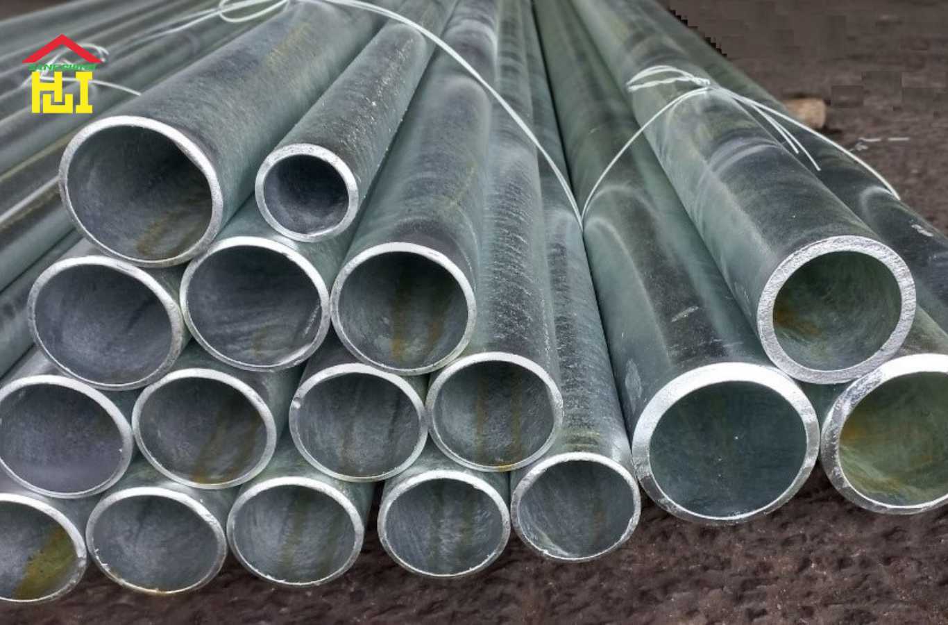 Ống thép đúc là loại ống thép được sản xuất bằng phương pháp đúc nguyên khối phôi thép