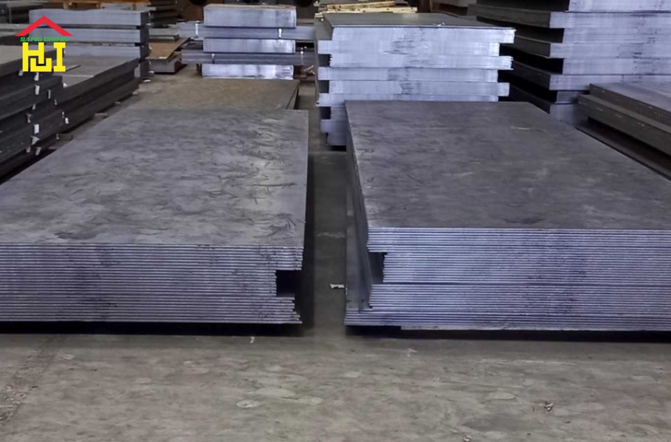 Độ cứng của thép SS400 thường nằm trong khoảng 120 – 160 HB.