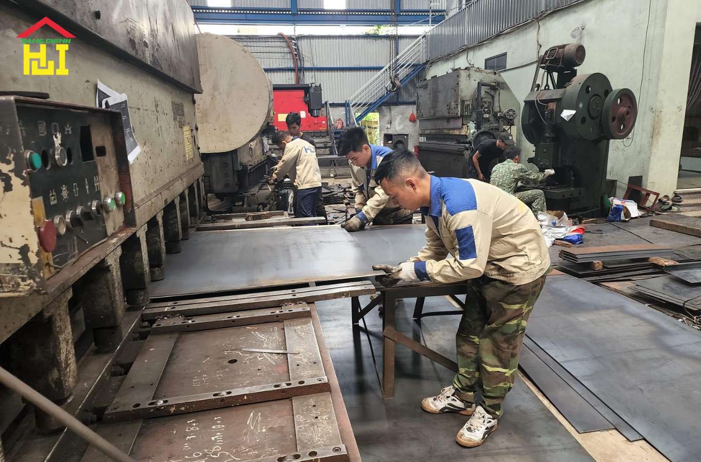 Quy trình gia công thép tấm theo yêu cầu