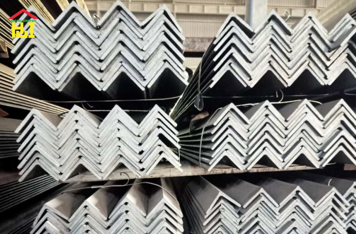 Thép hình chữ V là vật liệu kết cấu được tạo ra bằng phương pháp cán nóng